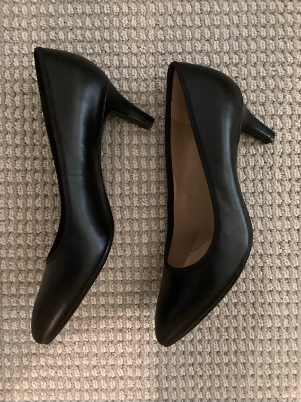 Naturalizer Black Pointed-Toe Leather Pumps - Picture 5 of 6